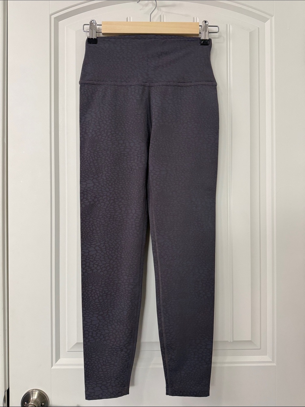 Beyond Yoga High Waisted Midi Legging Feline Jacquard Size Small Style#FJ3243